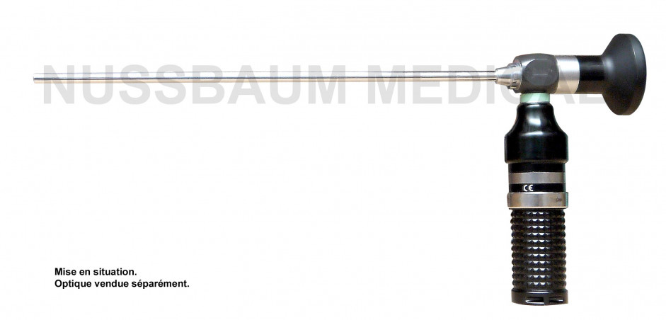 MobiLED : source de lumière portative, mise en situation avec un optique, dispositif distribué par Nussbaum Médical