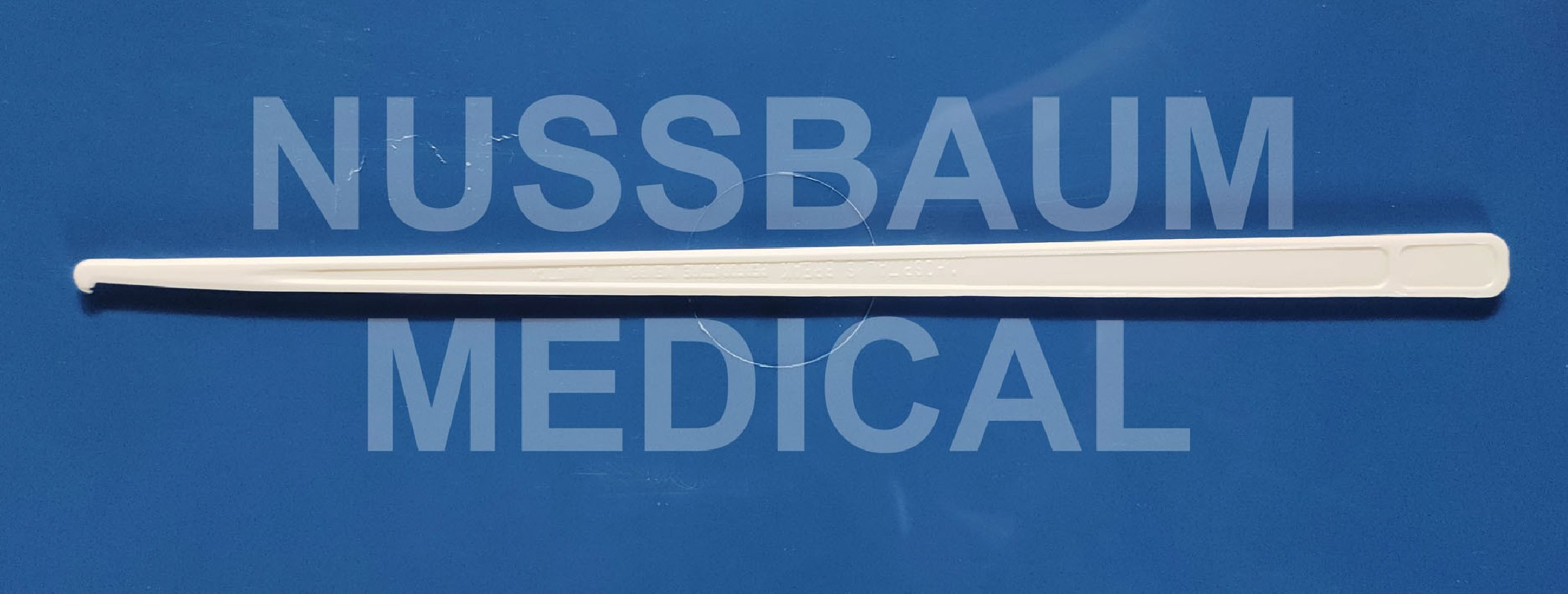 Perforateur de membrane amniotique usage unique